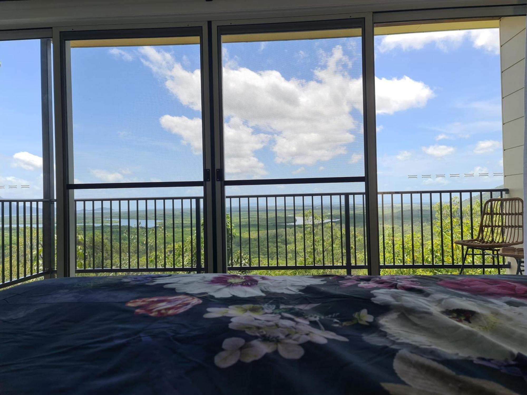 Vista Hinchinbrook Aparthotel Cardwell Exterior photo